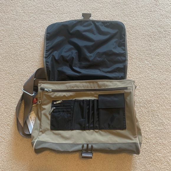 Hedgren Bags Nwt Hedgren Great American Original Messenger Bag Poshmark